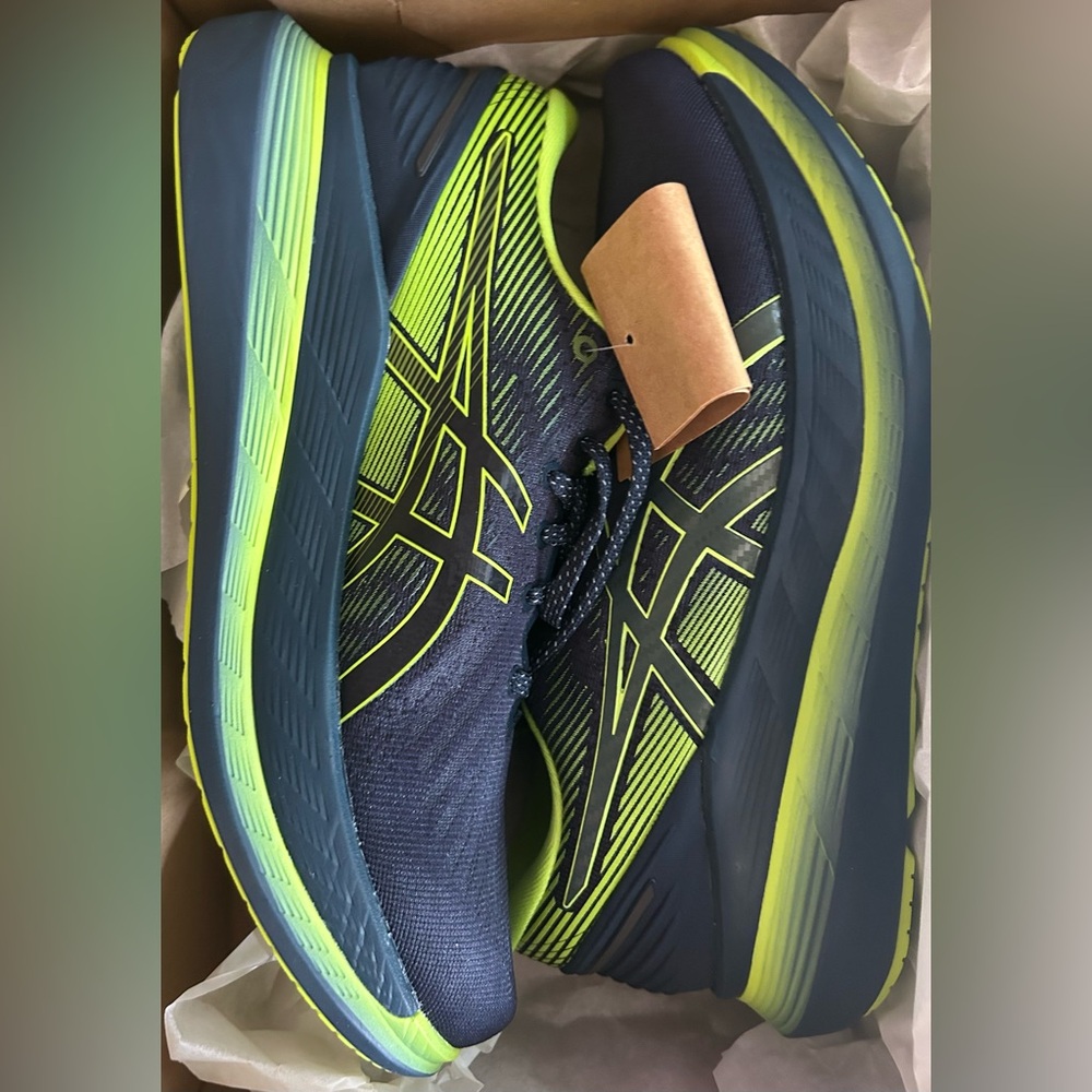 ASICS - Mens 8.5 - Dark Blue and neon green - NEW